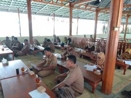 Carik dan Kamituwa Kalurahan Ponjong Hadiri Sosialisasi Perda tentang Kabupaten Layak Anak